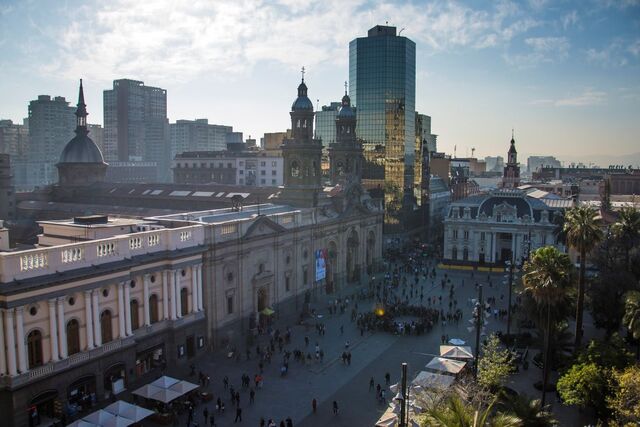 Plaza de Armas in Santiago Chile (© Sernatur)