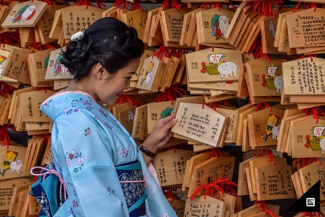 Traditionell gekleidete Frau in Kyoto