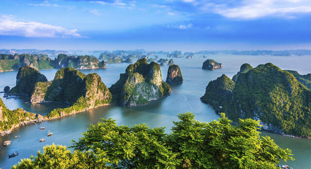 Panoramablick auf die Ha Long Bucht